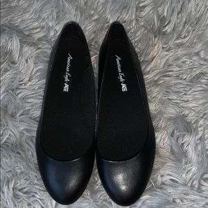 NEW Black flats. 9wide